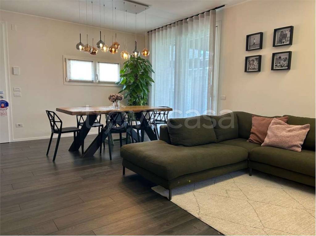 casa indipendente in vendita a Trevignano in zona Signoressa