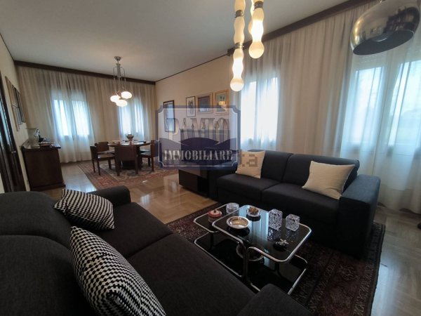 casa indipendente in vendita a Trevignano in zona Signoressa