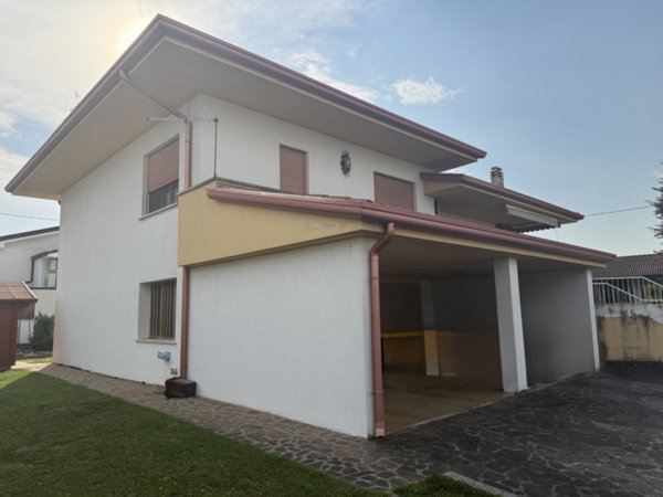 casa indipendente in vendita a Trevignano in zona Musano