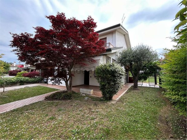 casa indipendente in vendita a Trevignano