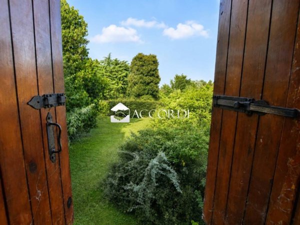 casa indipendente in vendita a Trevignano