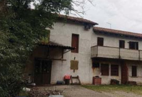 locale di sgombero in vendita a Trevignano in zona Signoressa