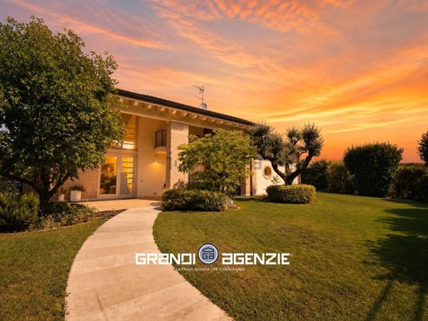 casa indipendente in vendita a Trevignano in zona Signoressa