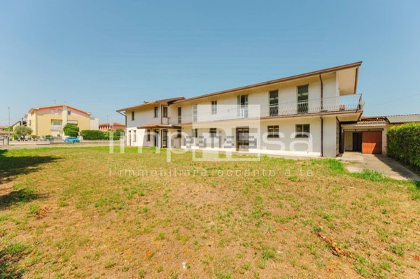 casa indipendente in vendita a Trevignano