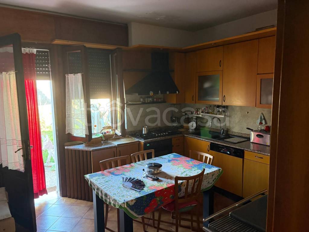casa indipendente in vendita a Trevignano in zona Signoressa