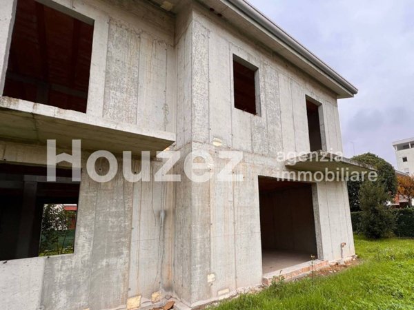casa indipendente in vendita a Treviso in zona Santa Bona