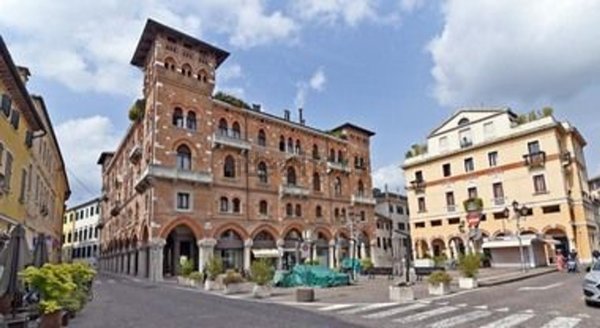 locale commerciale in vendita a Treviso in zona Centro Storico