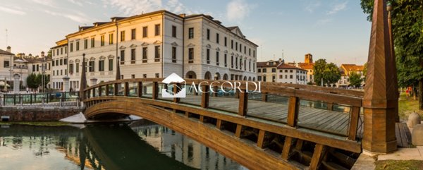locale commerciale in vendita a Treviso in zona Centro Storico