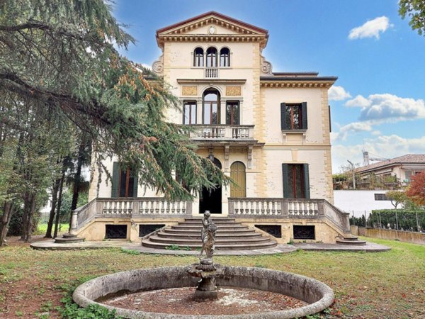 casa indipendente in vendita a Treviso in zona Centro Storico