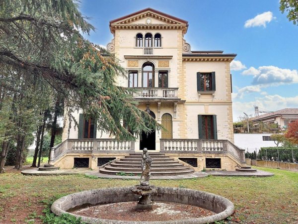 casa indipendente in vendita a Treviso in zona Centro Storico