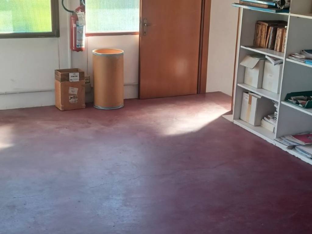 locale commerciale in vendita a Treviso in zona Canizzano