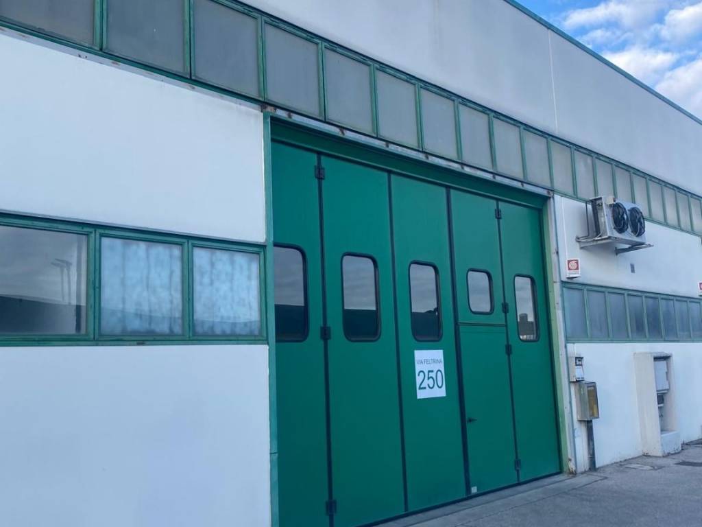 locale commerciale in vendita a Treviso in zona Centro Storico