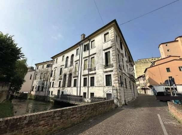 appartamento in vendita a Treviso in zona Centro Storico
