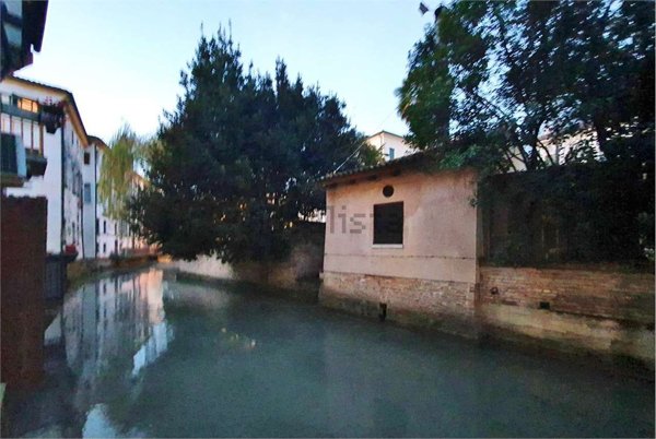 locale commerciale in vendita a Treviso