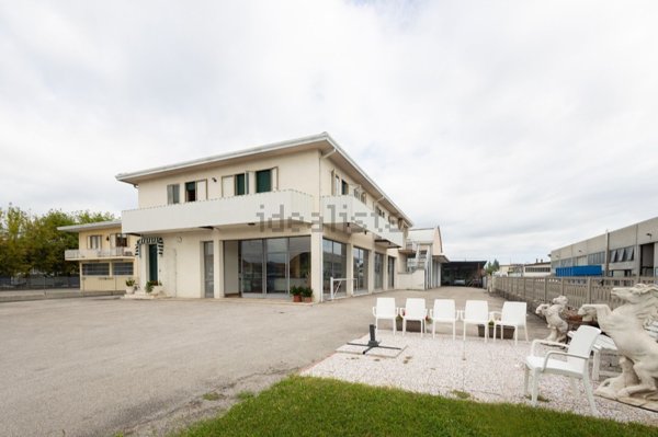 locale di sgombero in vendita a Treviso