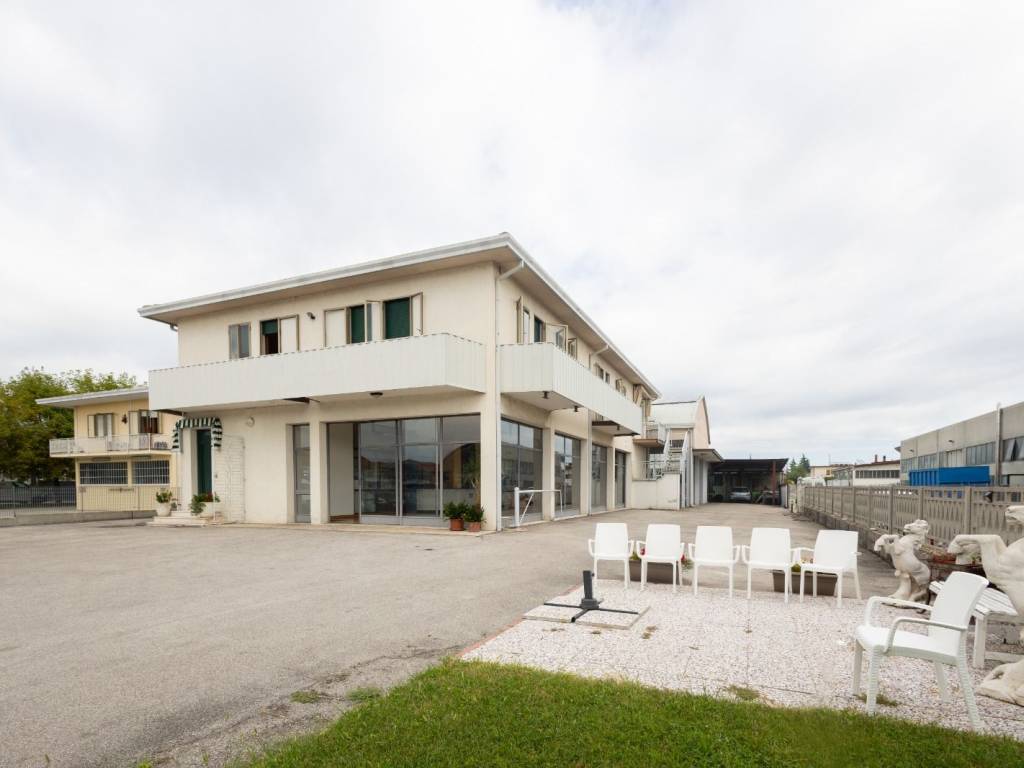 ufficio in vendita a Treviso in zona San Pelaio