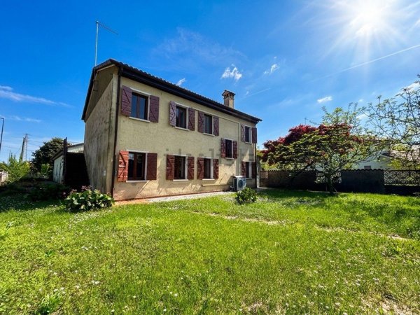 casa indipendente in vendita a Treviso in zona Monigo