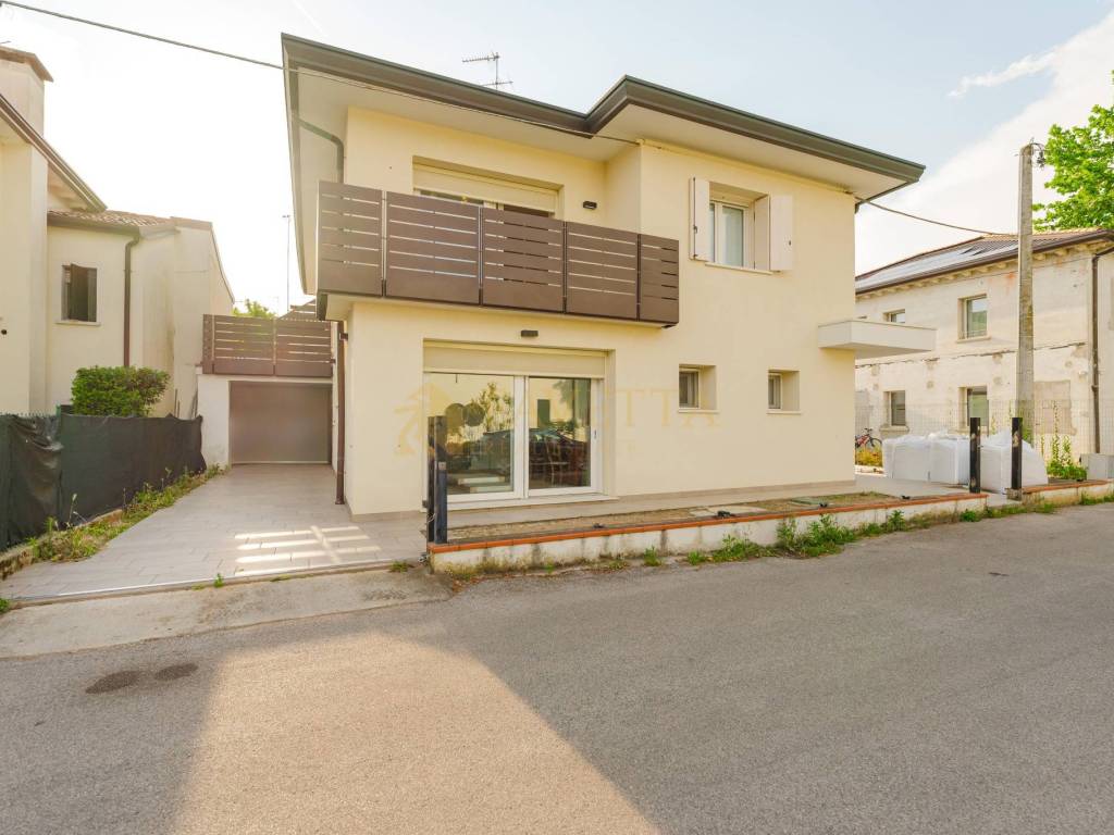 casa indipendente in vendita a Treviso in zona San Pelaio