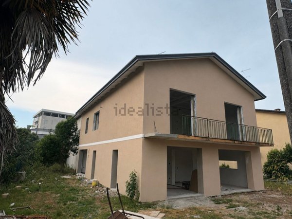 casa indipendente in vendita a Treviso in zona Santa Bona