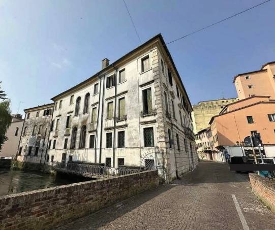 appartamento in vendita a Treviso in zona Centro Storico