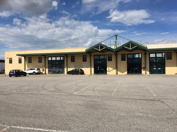 locale commerciale in vendita a Treviso