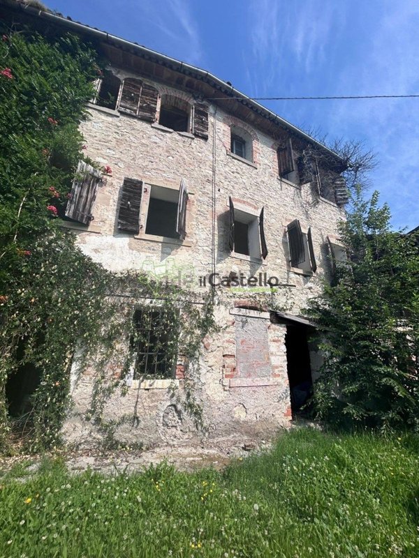 casa indipendente in vendita a Valdobbiadene in zona Guia