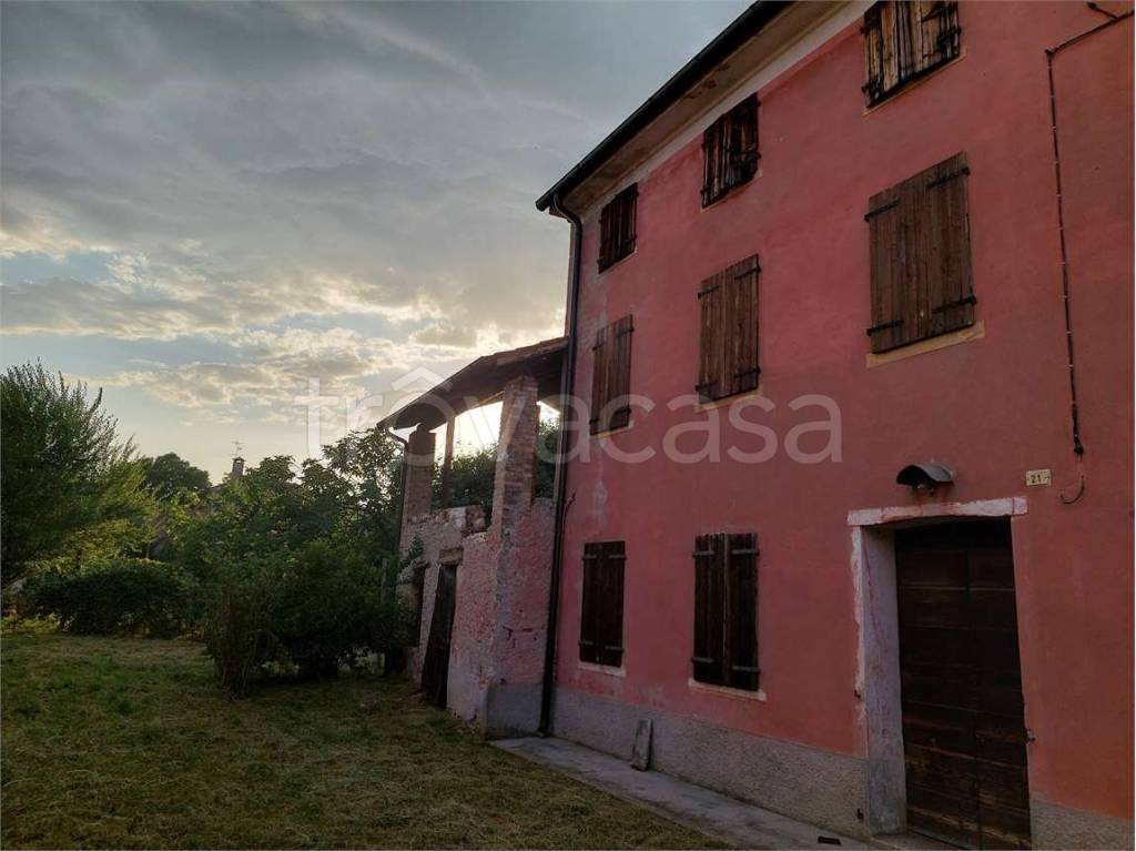 casa indipendente in vendita a Valdobbiadene