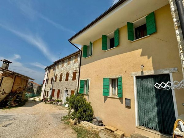 casa indipendente in vendita a Valdobbiadene in zona Santo Stefano