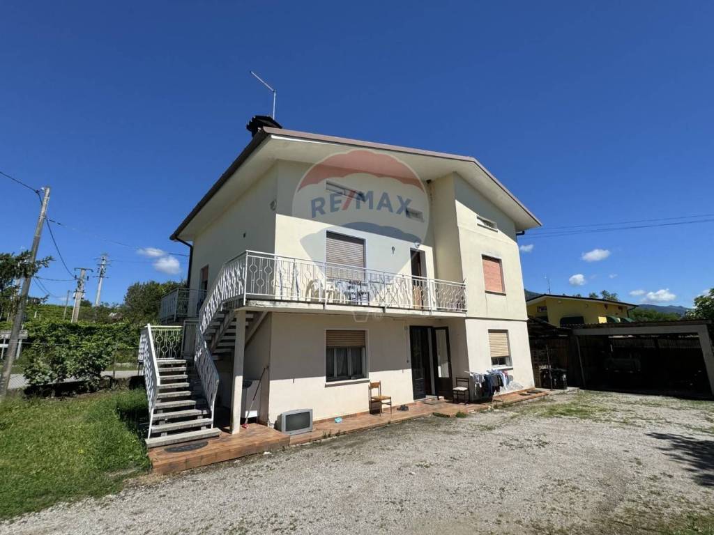 casa indipendente in vendita a Valdobbiadene in zona San Giovanni