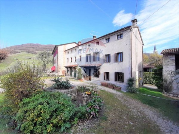 casa indipendente in vendita a Valdobbiadene in zona Guia