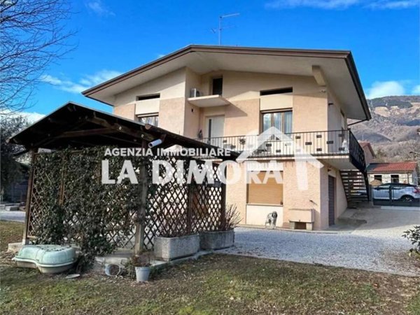 casa indipendente in vendita a Valdobbiadene in zona Guia