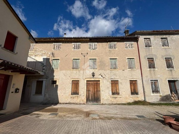 pentavano in vendita a Valdobbiadene in zona Guia