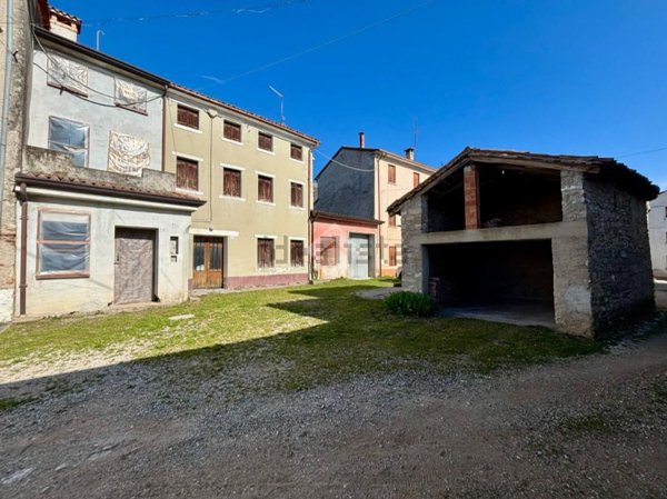 casa indipendente in vendita a Valdobbiadene in zona Guia