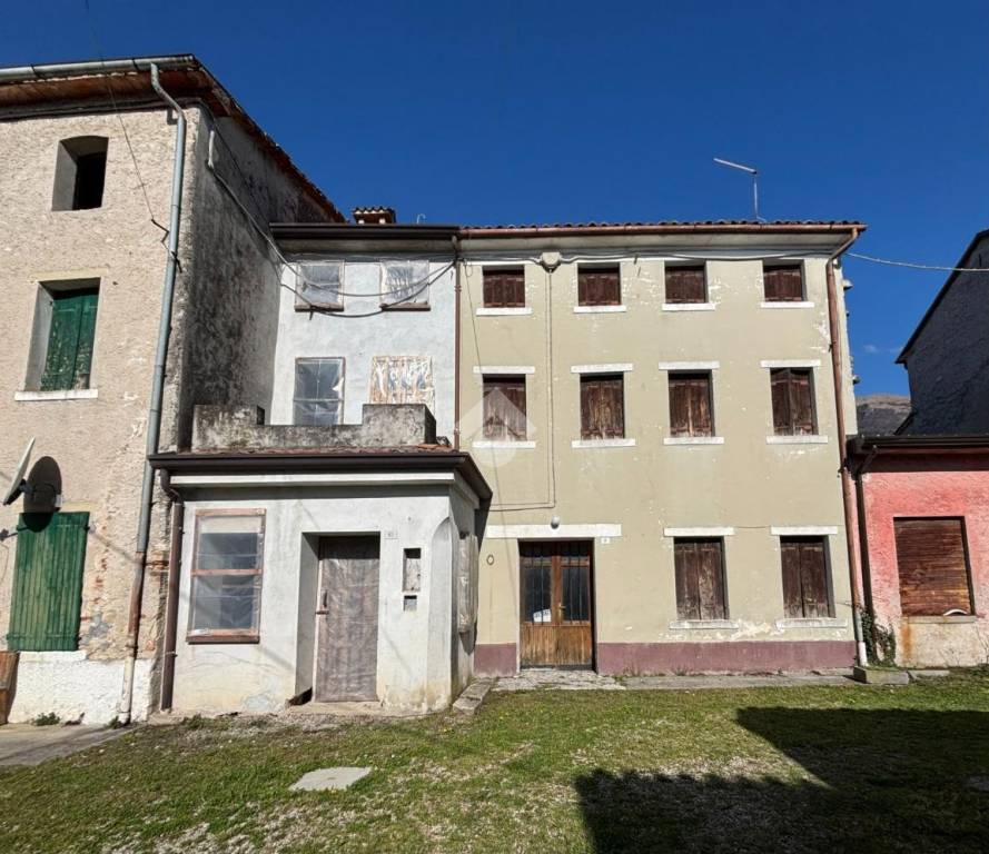 casa indipendente in vendita a Valdobbiadene in zona Guia