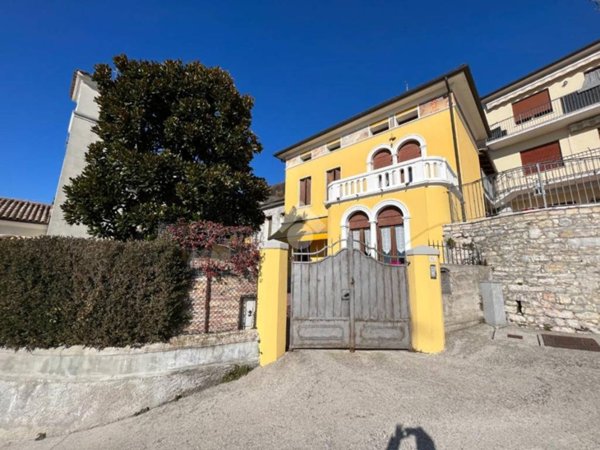 casa indipendente in vendita a Valdobbiadene