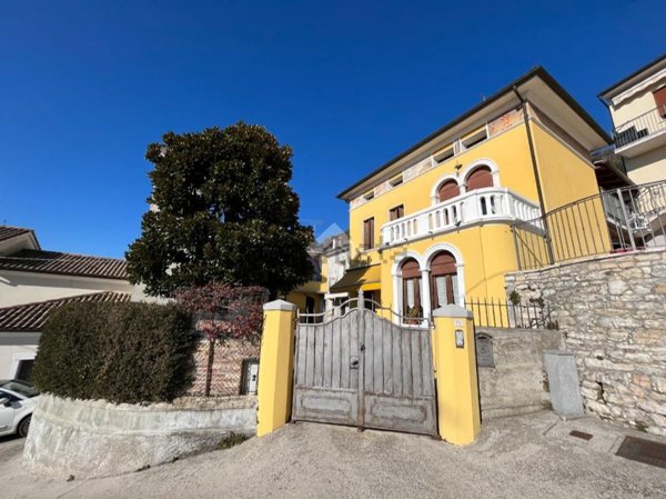 casa indipendente in vendita a Valdobbiadene