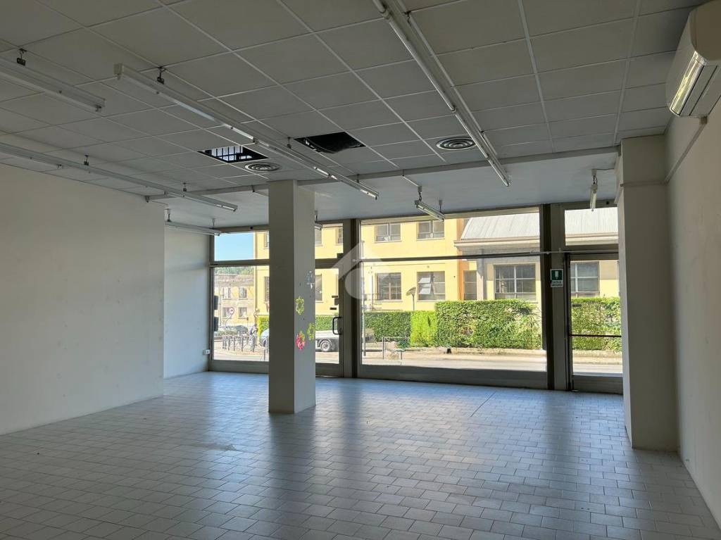 negozio in vendita a Valdobbiadene in zona Bigolino