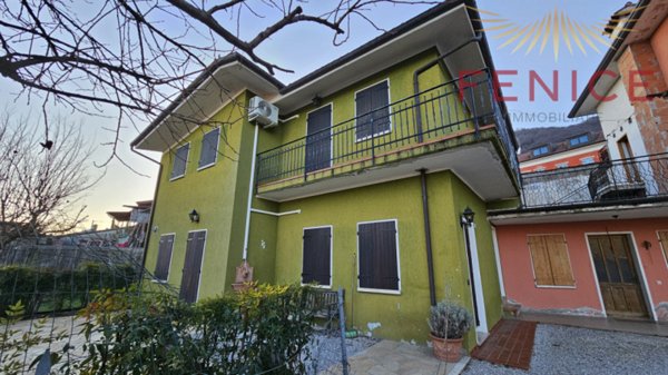 casa indipendente in vendita a Valdobbiadene in zona Guia