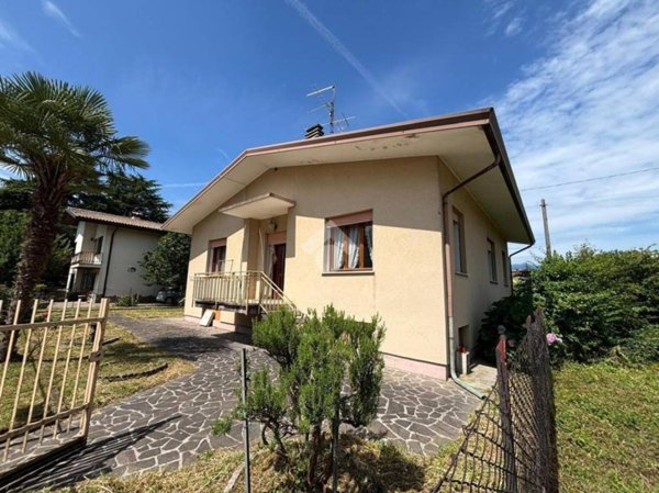 casa indipendente in vendita a Valdobbiadene in zona Bigolino