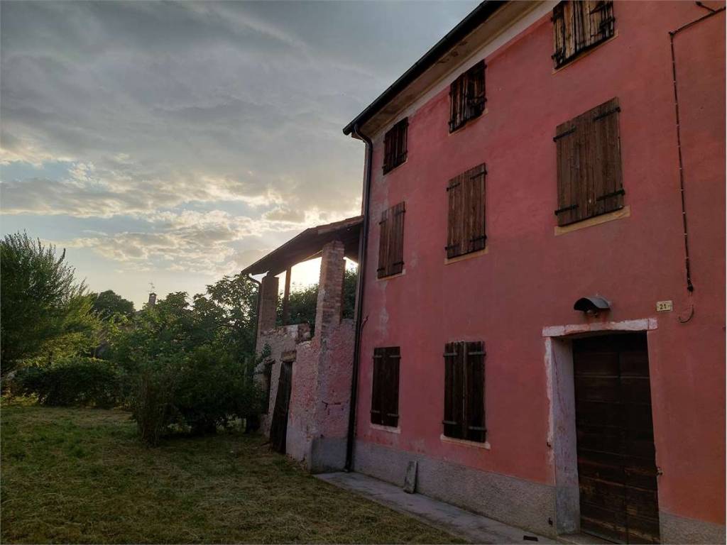 casa indipendente in vendita a Valdobbiadene