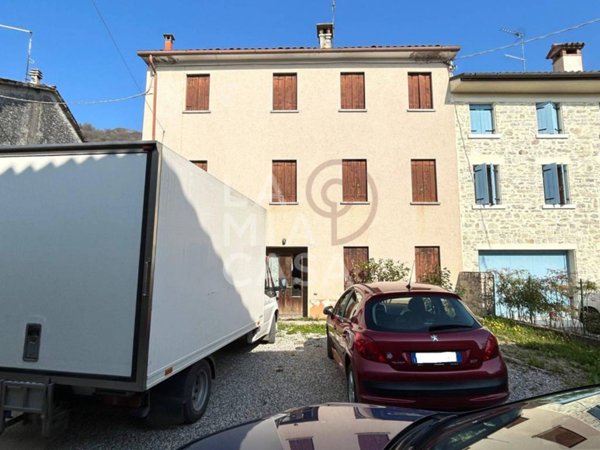 casa indipendente in vendita a Valdobbiadene in zona Guia