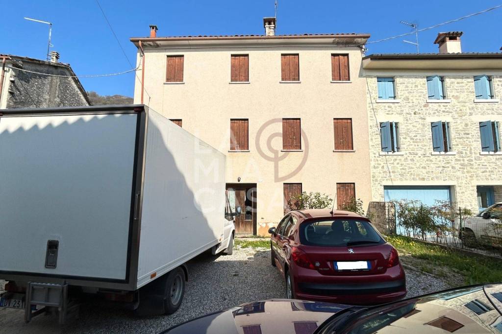 casa indipendente in vendita a Valdobbiadene in zona Guia
