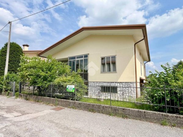 casa indipendente in vendita a Valdobbiadene in zona Bigolino