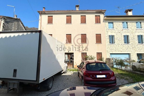 casa indipendente in vendita a Valdobbiadene in zona Guia