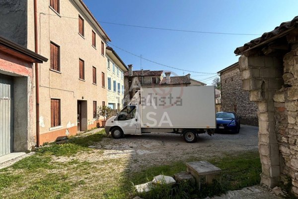 casa indipendente in vendita a Valdobbiadene in zona Guia
