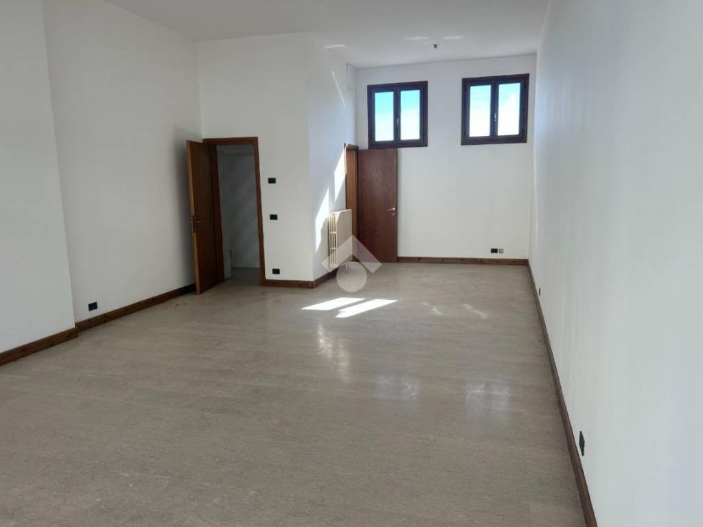 negozio in vendita a Valdobbiadene