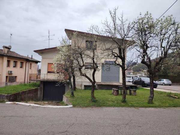 casa indipendente in vendita a Valdobbiadene