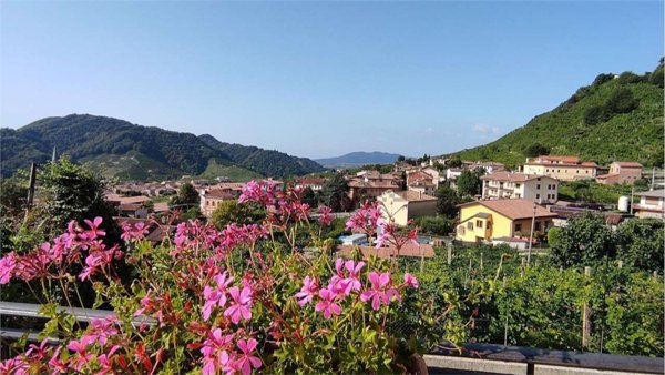 casa indipendente in vendita a Valdobbiadene in zona Guia