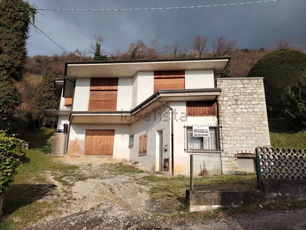 casa indipendente in vendita a Valdobbiadene