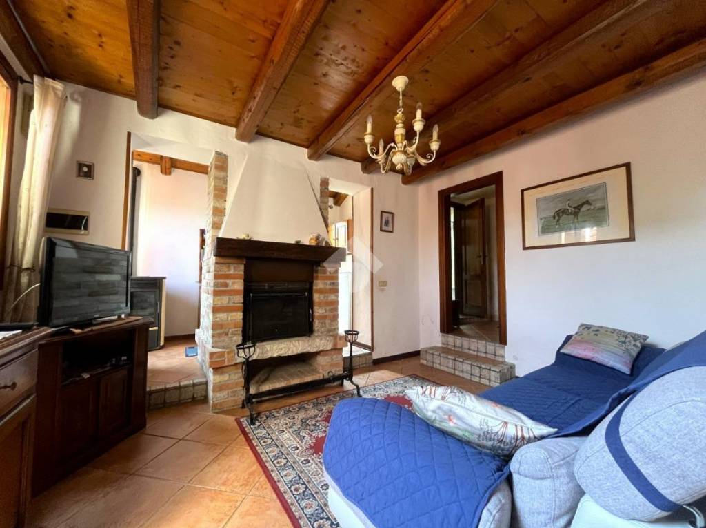 casa indipendente in vendita a Valdobbiadene